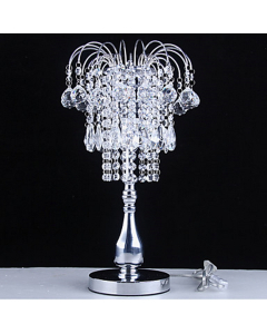 Lampe de table sous forme de lustre en cristal