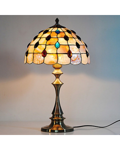 Lampe de table retro décorée avec des perles
